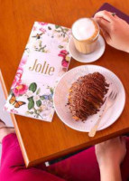 Jolie Café Pâtisserie outside