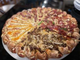 Pizza Gigante food