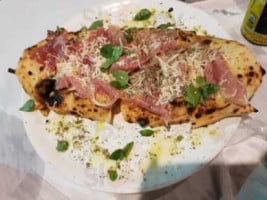 Calzona Pizzeria Napoletana food