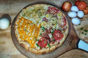 Bora Pizza food