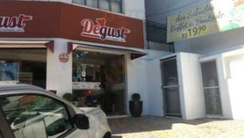 Degust Grill outside