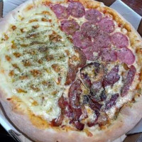 Capra Pizzas Pastéis food