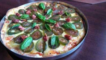 Tarantella Pizzaria food