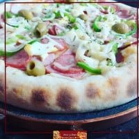 Pizza Na Pedra 4 Corações food