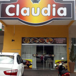 Claudia Extérieur