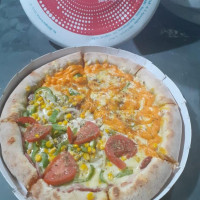 Pizzaria Quatro Sabores food