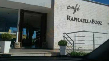 Café Raphaella outside