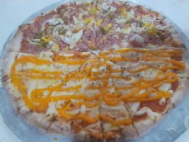 Lux Pizzaria E Lanchonete food