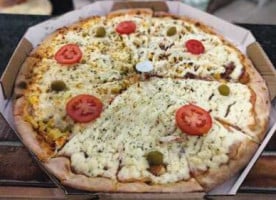 Big Pizza E Esfiharia Do Gu inside