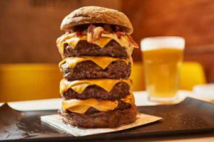 Meatz Burger N' Beer Castelo food