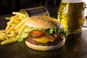 Meatz Burger N' Beer food