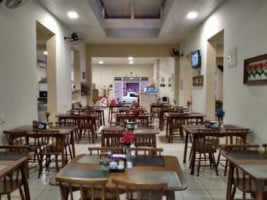 Confraria E Pizzaria inside