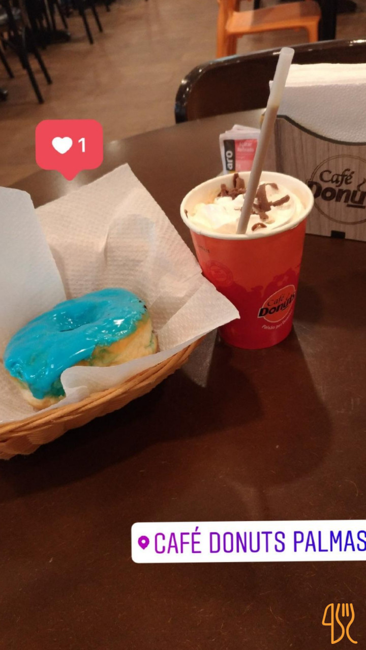 Cafe Donuts Dentro