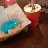Cafe Donuts Dentro