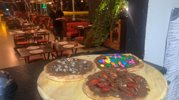 Pizzaria E Esfiharia La Fontilla food