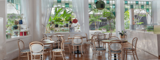 Maria Antonieta Bistrô Boulangerie Pâtisserie inside