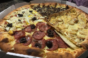 Pizza Del Mondo food