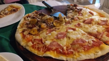 Wallabies Pizzas food