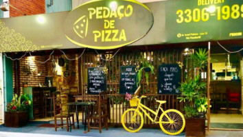 Pedaco De Pizza outside