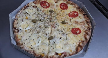 Graça Esfiharia E Pizzaria food