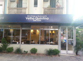 Velho Quintino outside