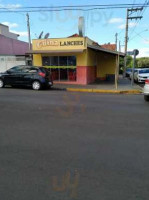 Guina Lanches outside