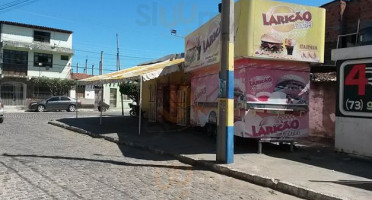 Laricao Lanches outside