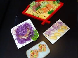 Bikkuri Sushi food