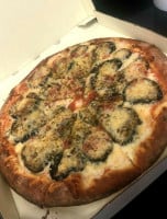 Maeda's Pizzaria food