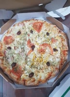 Divina Pizza food