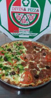 Divina Pizza food