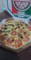 Divina Pizza food