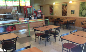 Subway Birigui inside