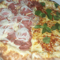 Disk Pizza 2000 food