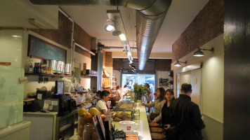 Holl Sushi inside