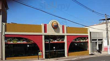 King Burger Lanches outside