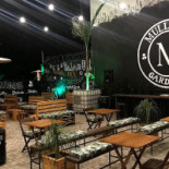 Mulligan Garden À l'intérieur
