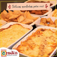 Emília Rotisseria food