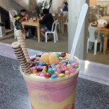 Garagem Do Açaí Inside