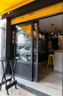 Zé Dini Hamburgueria inside
