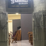 Guino Burger Exterior