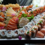 Tsuru Sushi Wine Comida