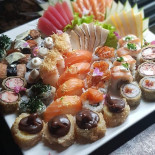 Tsuru Sushi Wine Comida