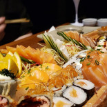 Tsuru Sushi Wine Comida