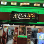 Mega Xis Exterior