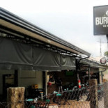 77 Burgers outside