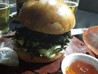 275 Artesanal Burger