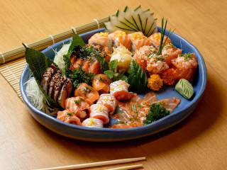 Nazo Sushibar