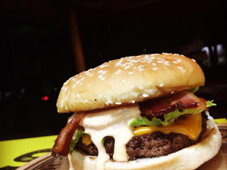 Touros Cafe Burger