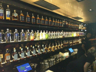 Dezoito Bar & Movement